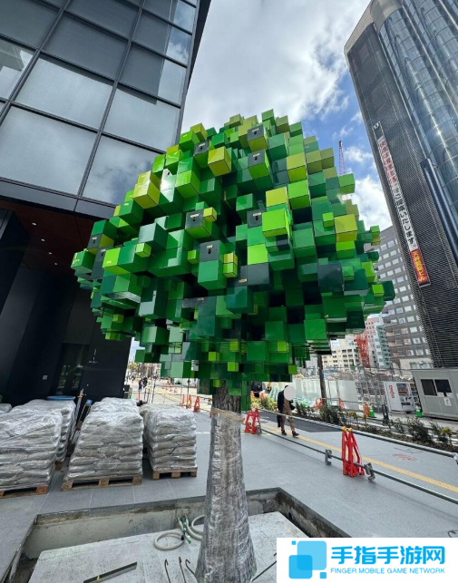 游戏照进现实 日本玩家展示街头《我的世界》风绿化树引热议