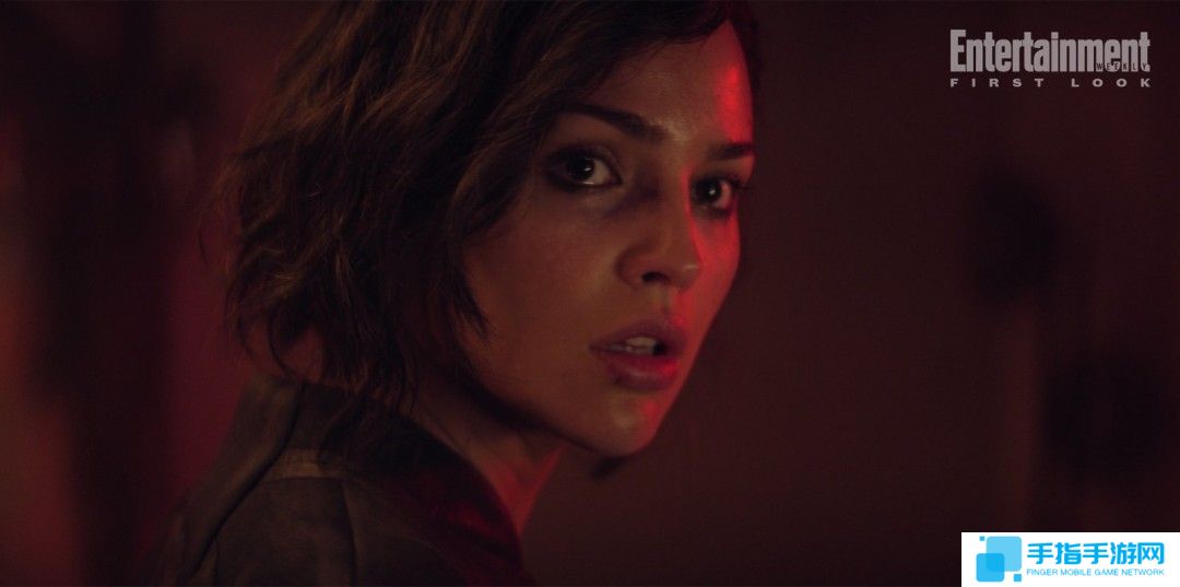 科幻恐怖片《异世降临》预告 艾莎冈萨雷斯主演