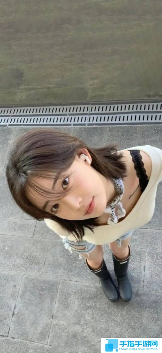 需要裸眼3D的美好身材 举杯邀明月明月穿黑丝的囧图