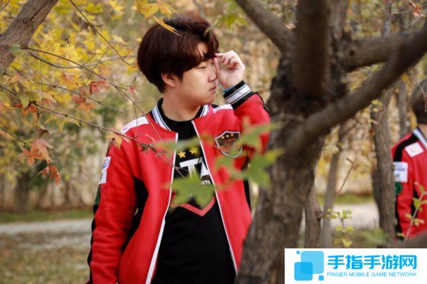 《英雄联盟》SKT战队公布转会期消息：Faker续约Huni离队  
