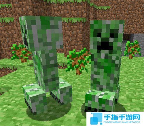 男子穿《我的世界》苦力怕服装** 特效是自爆？