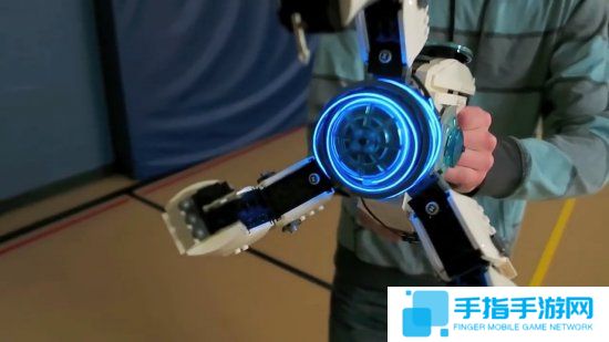 玩家打造《守望先锋》秩序之光武器 素材竟是乐高玩具